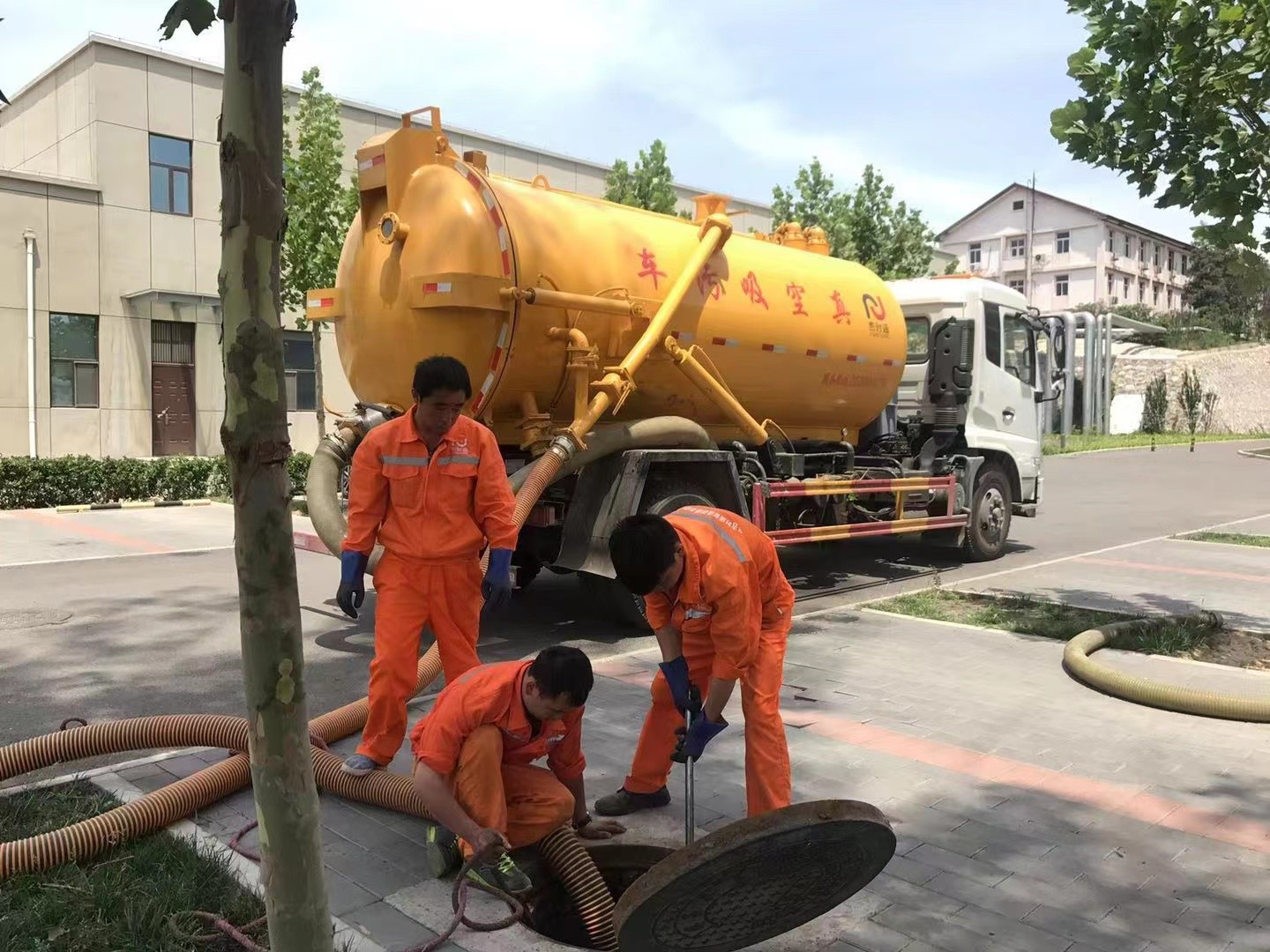 镇坪化粪池清理与5-8吨吸粪车施工效率分析